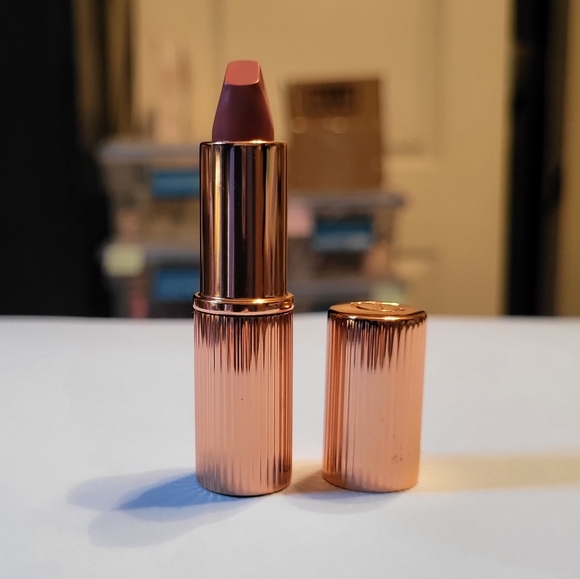 Charlotte Tilbury Kissing Fallen From The Lipstick Tree: 90's Pink, Mini, NIB - Picture 2 of 5